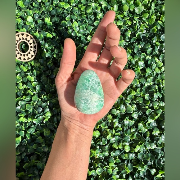 Blue Caribbean Calcite Egg - Picture 7 of 7